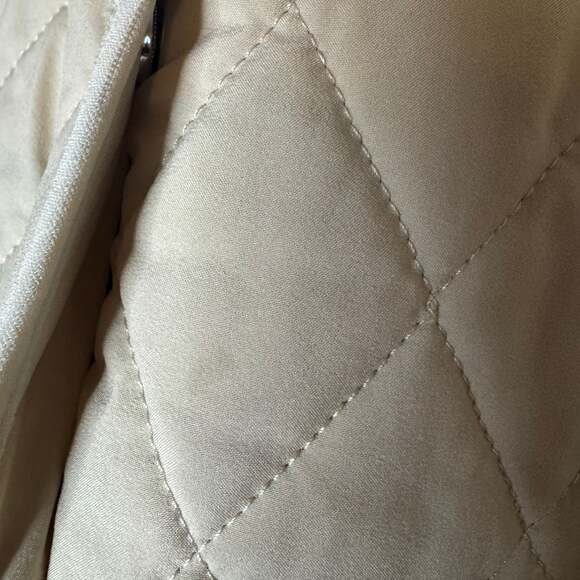 Tommy Hilfiger Women's Beige Diamond Quilted Button-Down Barn Jacket with Crest - Picture 8 of 8